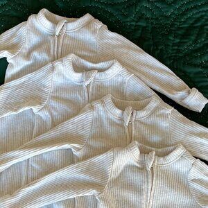 Old Navy Newborn PJs (4)